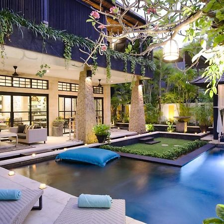 Amanputri Villa Seminyak Esterno foto