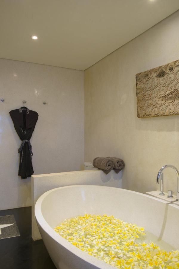 Amanputri Villa Seminyak Esterno foto