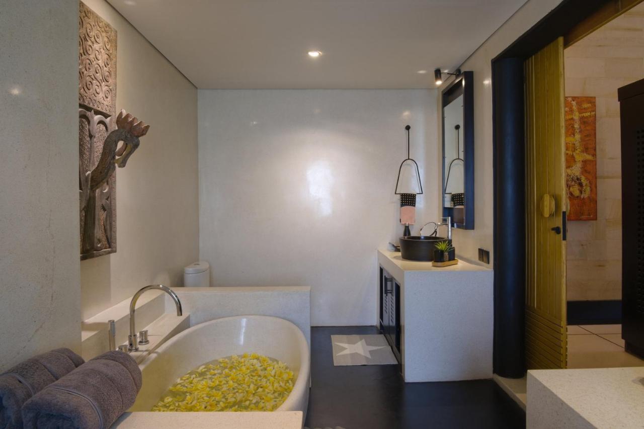 Amanputri Villa Seminyak Esterno foto
