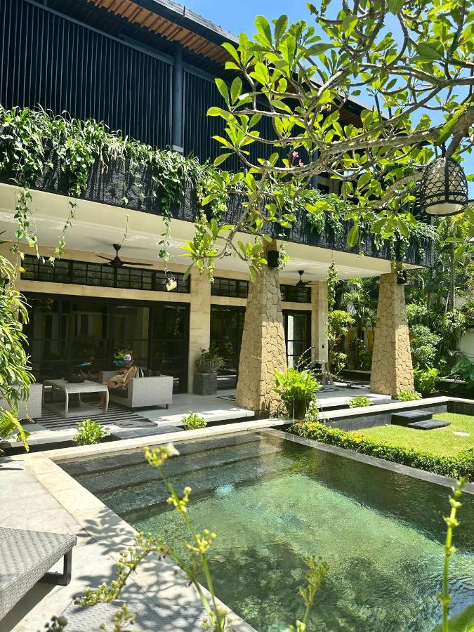 Amanputri Villa Seminyak Esterno foto
