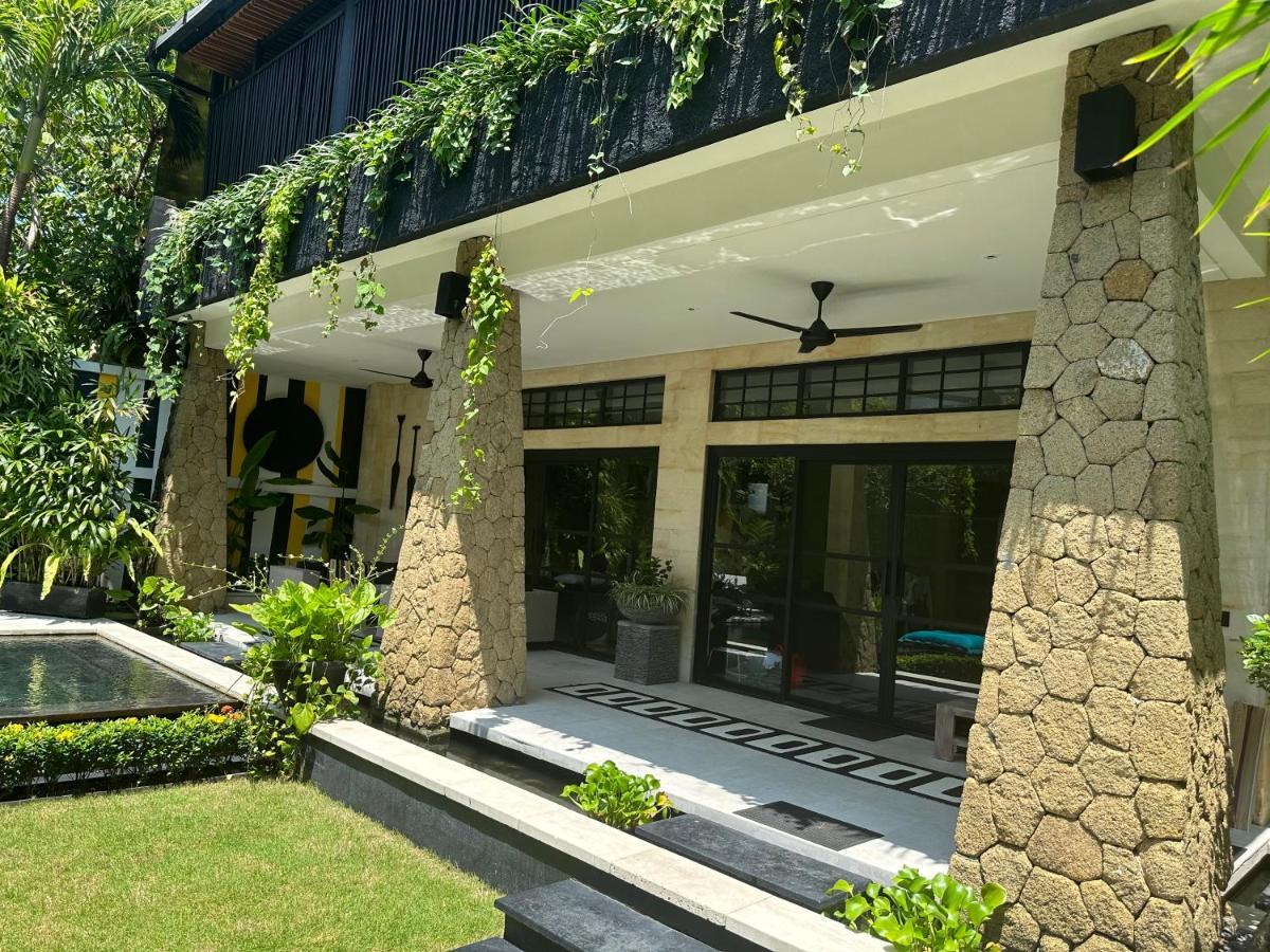 Amanputri Villa Seminyak Esterno foto