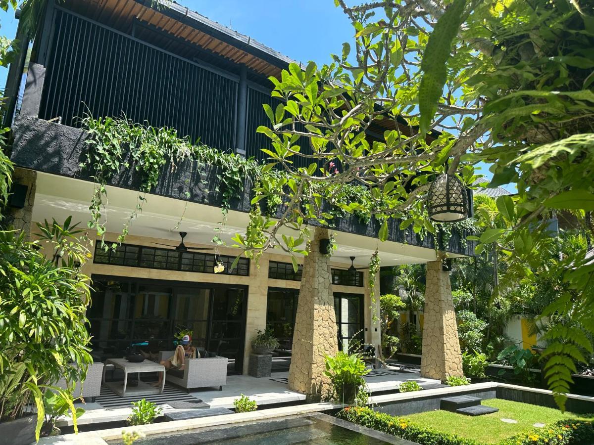 Amanputri Villa Seminyak Esterno foto